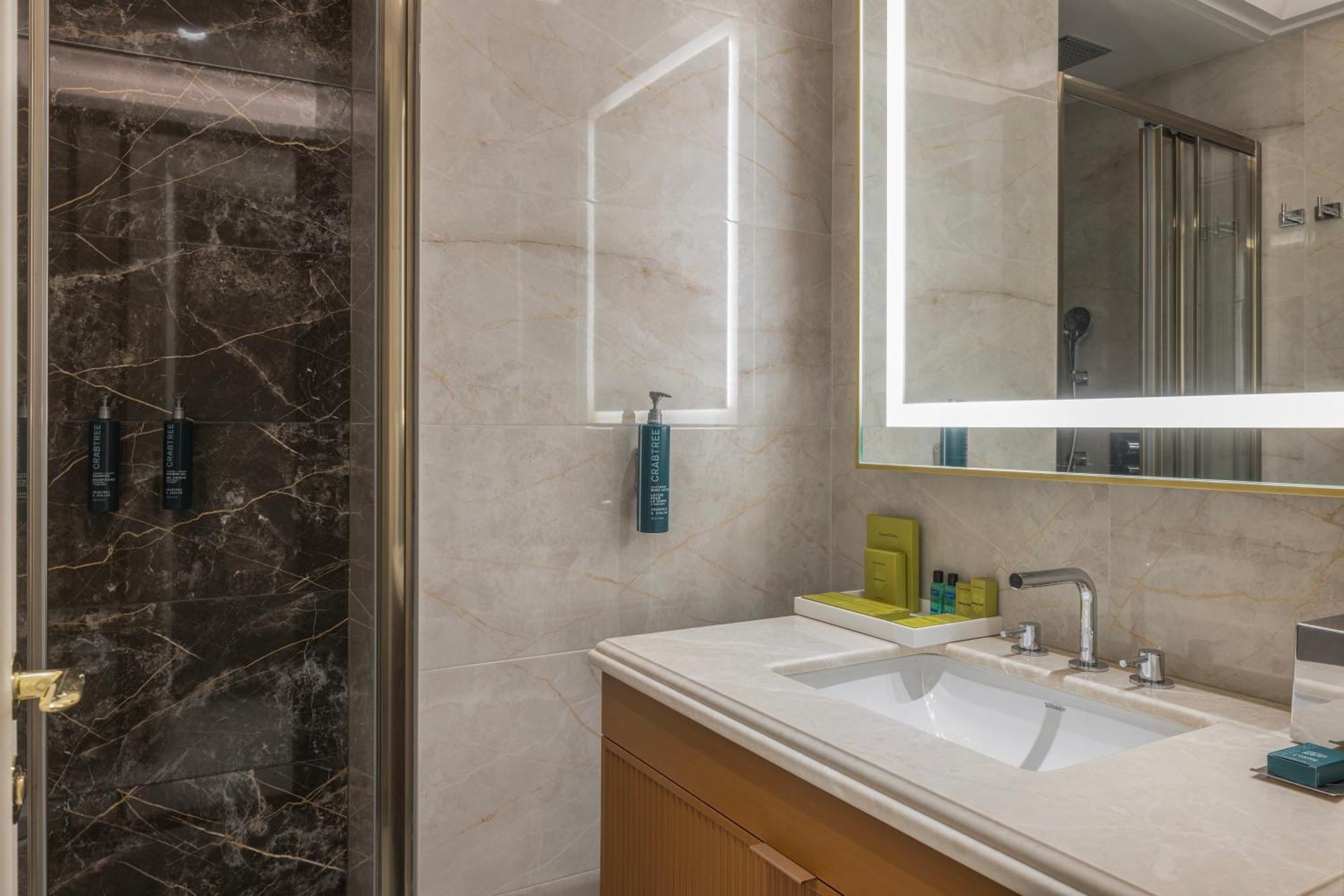 Hilton Mall Of 5*